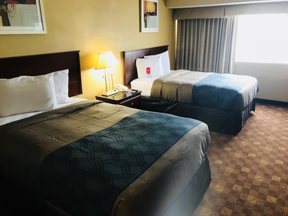 Rodeway Inn Sandston Exteriér fotografie