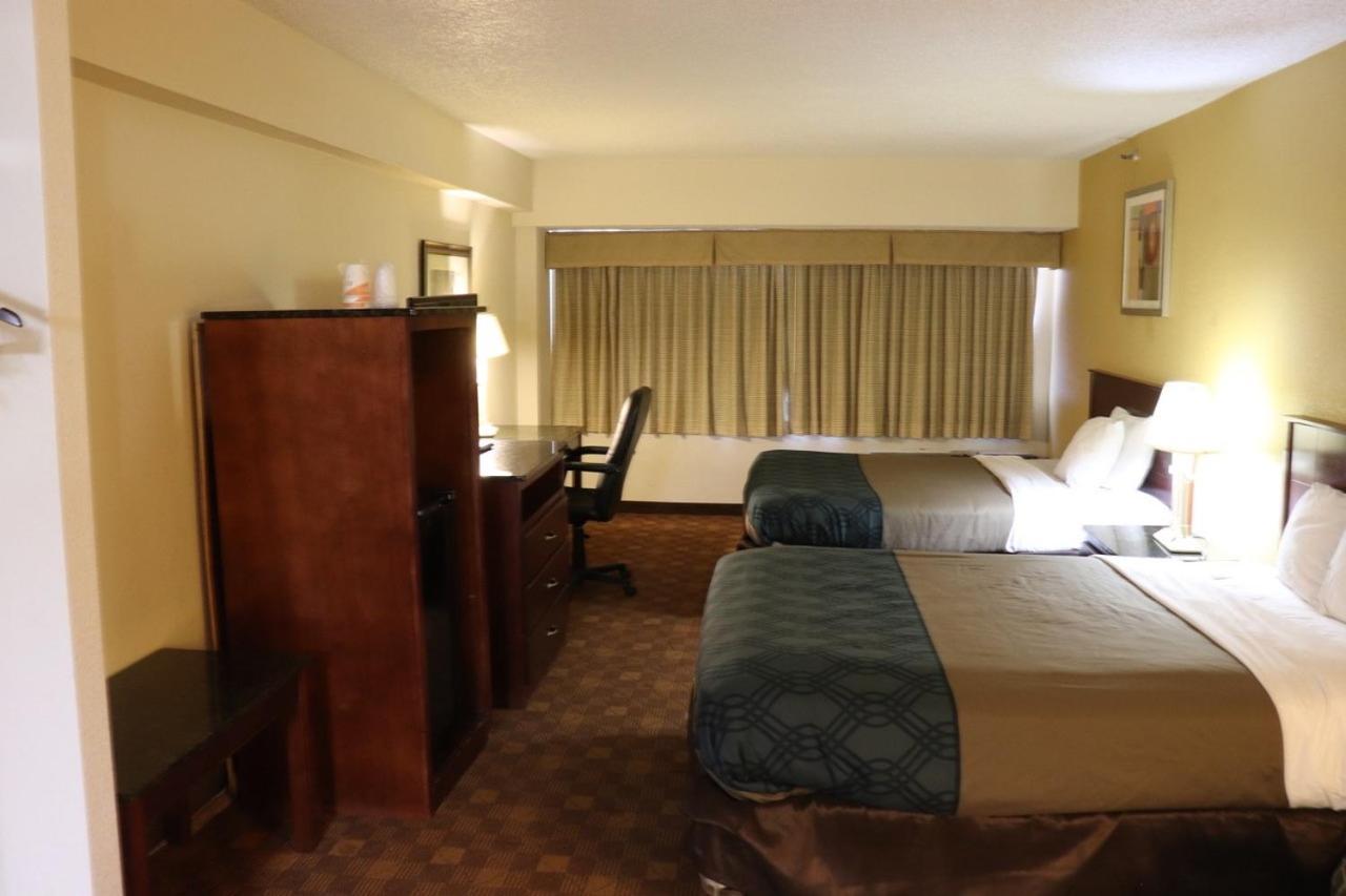 Rodeway Inn Sandston Exteriér fotografie