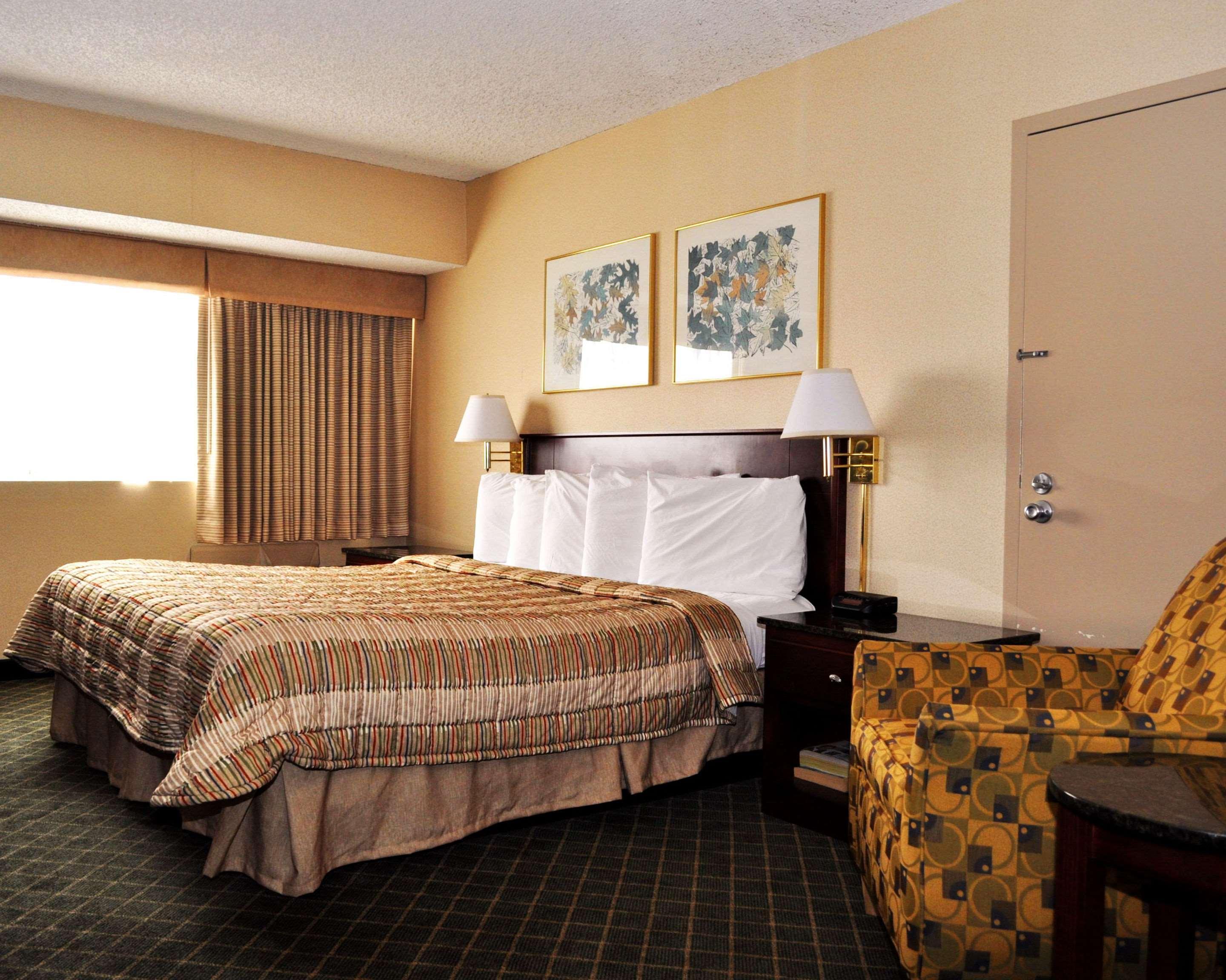 Rodeway Inn Sandston Exteriér fotografie