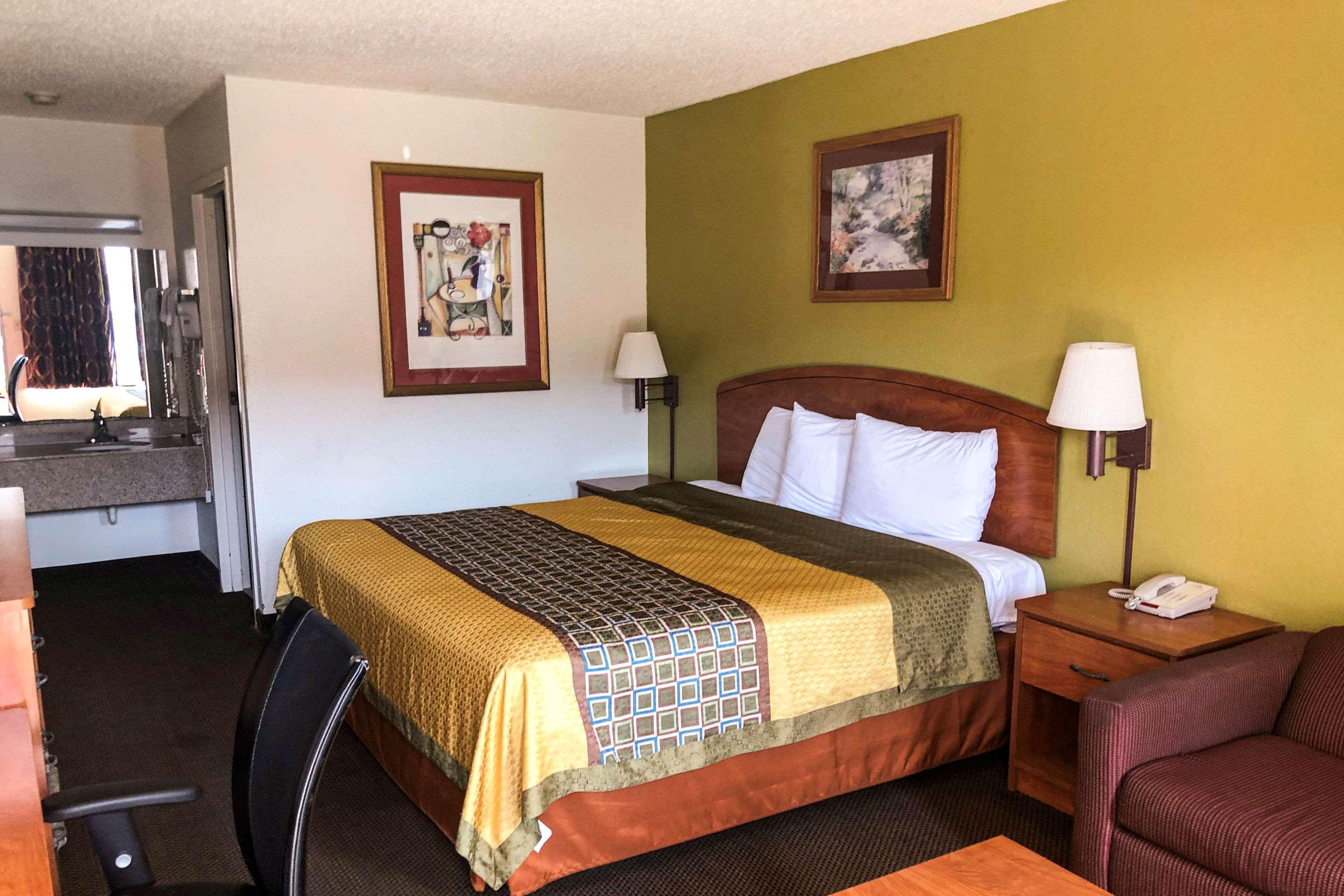 Rodeway Inn Sandston Exteriér fotografie