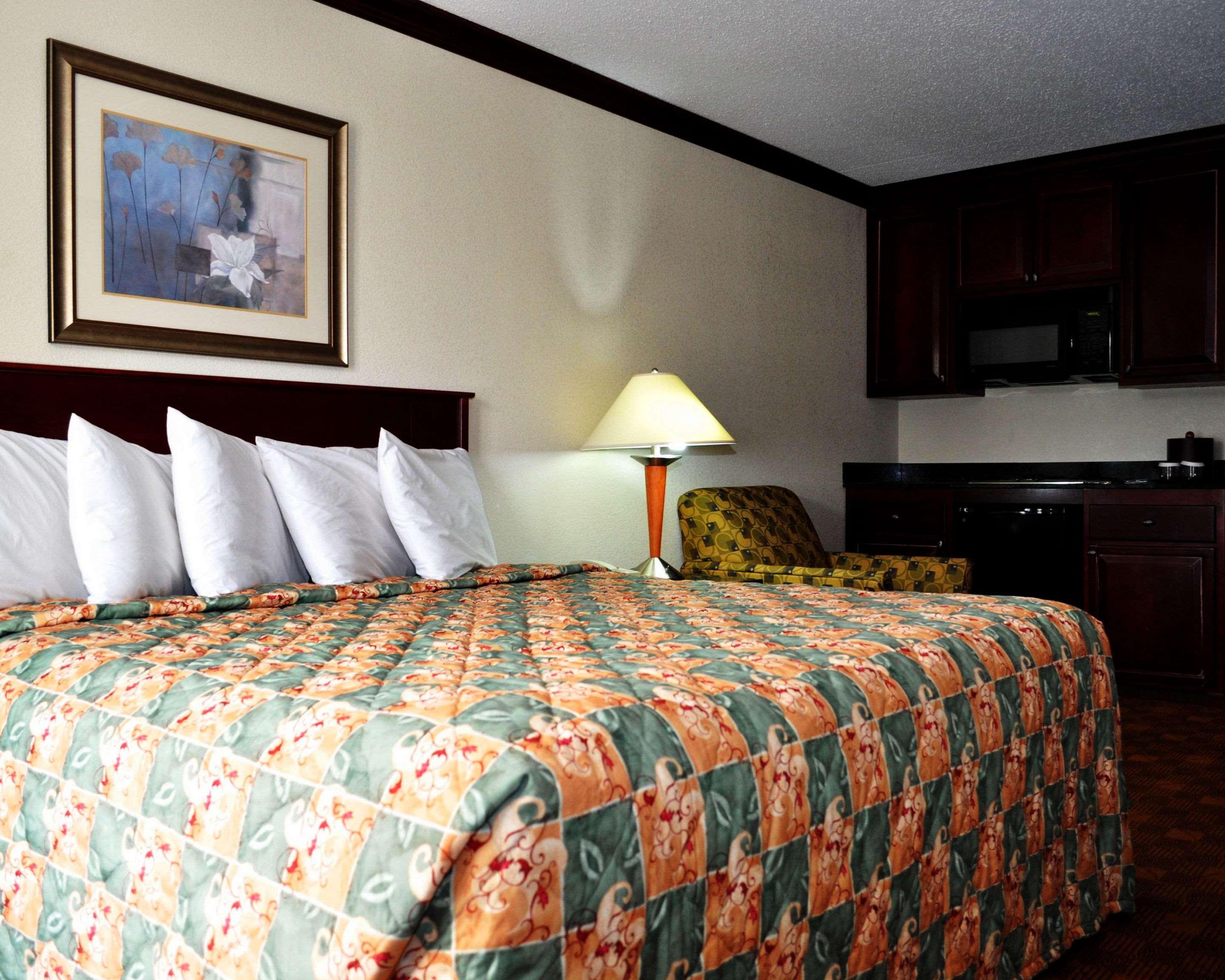 Rodeway Inn Sandston Exteriér fotografie