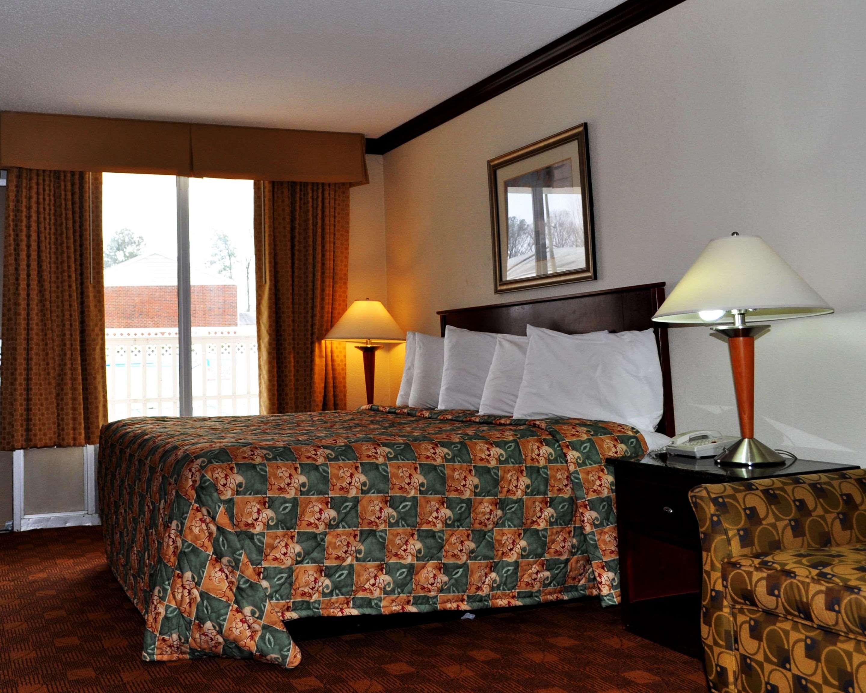 Rodeway Inn Sandston Exteriér fotografie