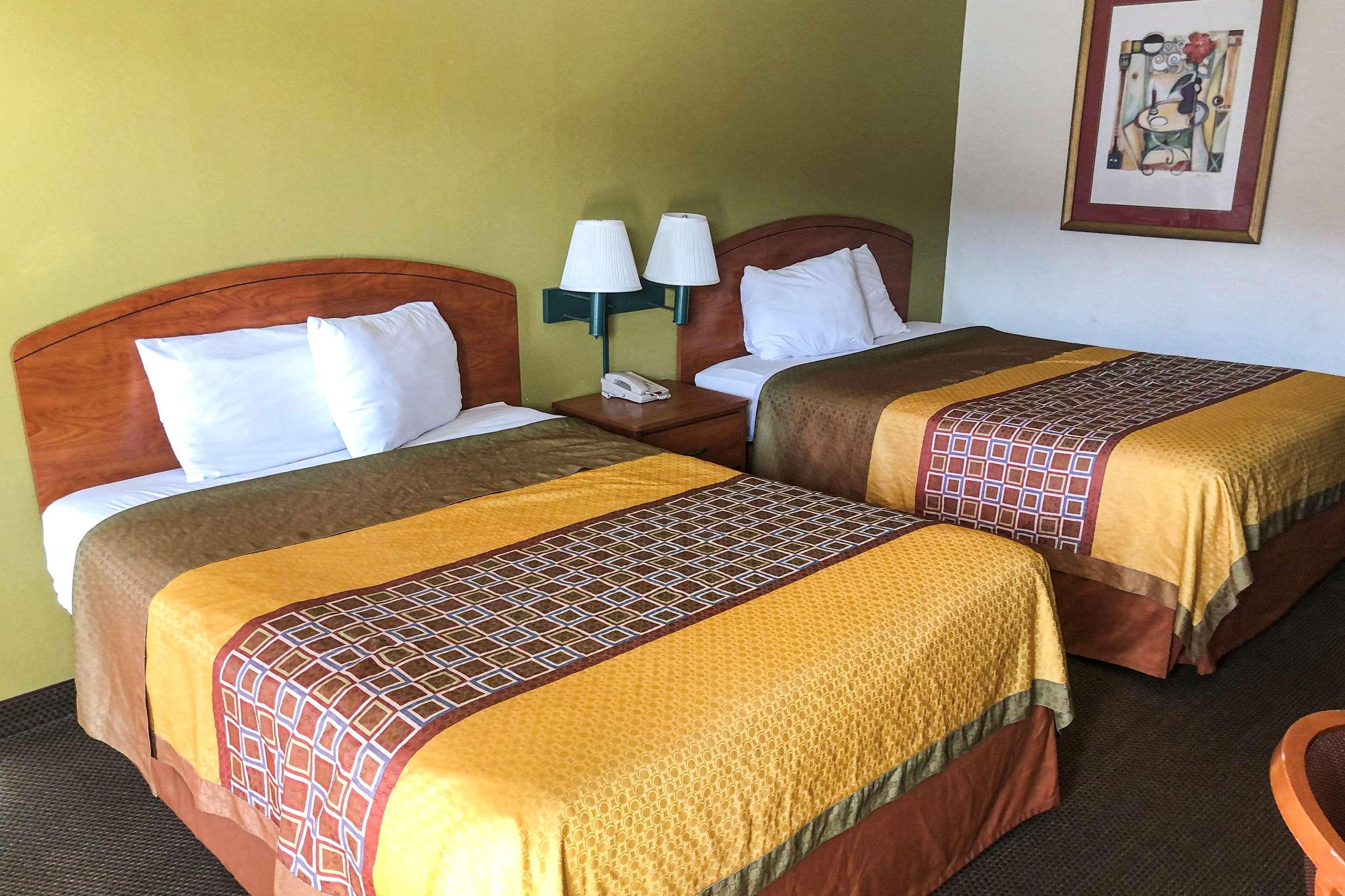Rodeway Inn Sandston Exteriér fotografie