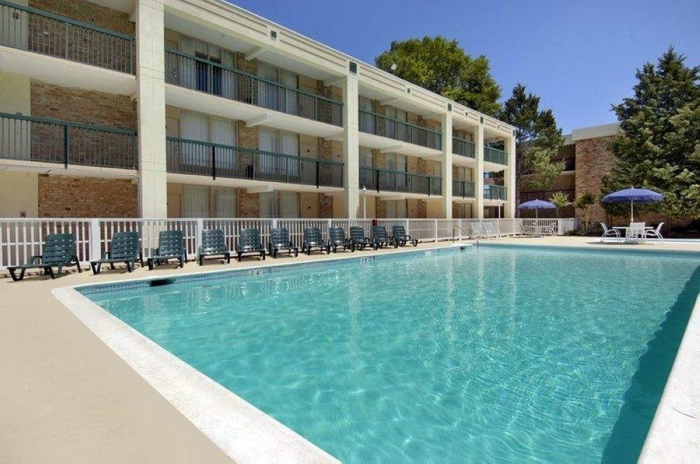 Rodeway Inn Sandston Exteriér fotografie